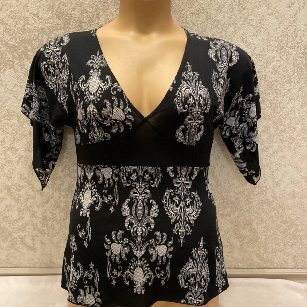 Teenie Weenie Elegant Black and White Patterned Blouse